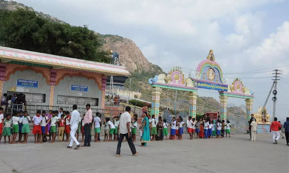 Guntur: Arjita sevas stalled at Sri Trikoteshwara Swamy temple