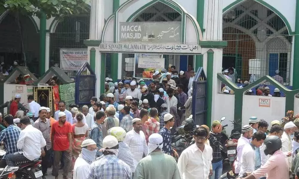 Visakhapatnam: Mosques continue to witness mass gatherings amid coronavirus scare