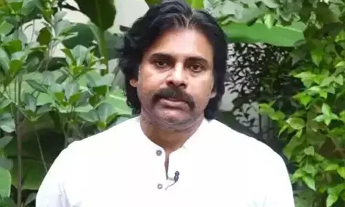 Pawan Kalyans look confuses the fans