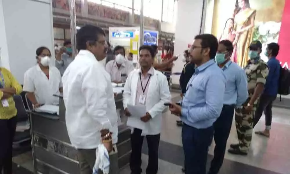 Visakhapatnam: Tourism Minister M Srinivasa Rao pays surprise visit to airport