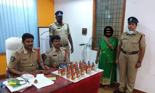 Chirala: Woman held for selling liquor during Janata Curfew