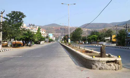 Tirupati: Pilgrims, commoners voluntarily participate