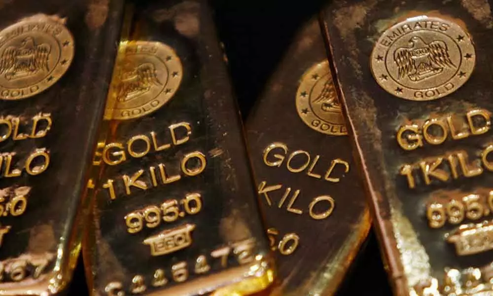 Gold recovers on safe haven demand