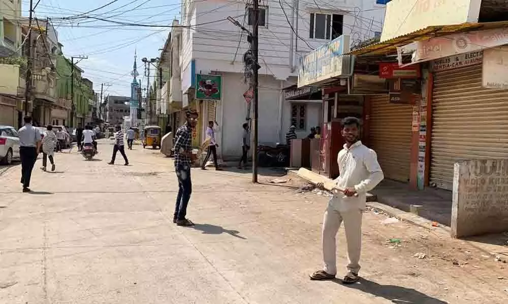 Hyderabad: Empty roads turn play areas for many youth