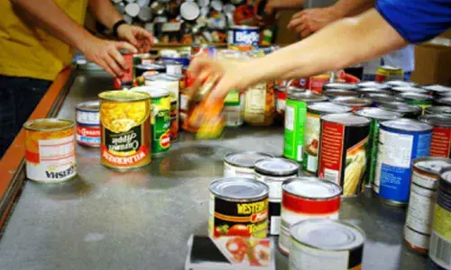 Sikh group opens food bank to tackle corona-triggered shortage