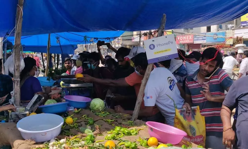 Hyderabad: Residents rush for native places ignoring lockdown at Patancheru