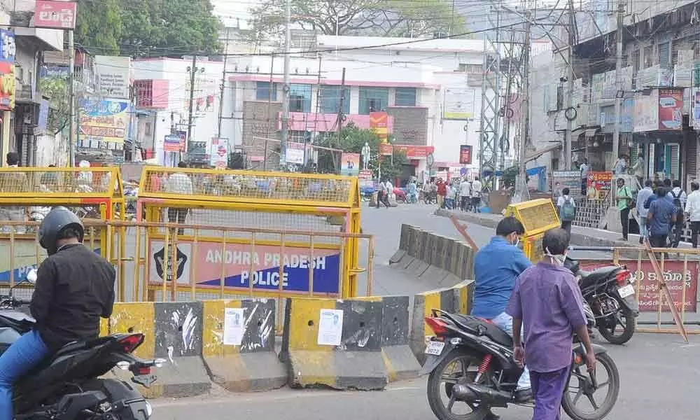 Vijayawada: No impact of lockdown, many loiter on roads