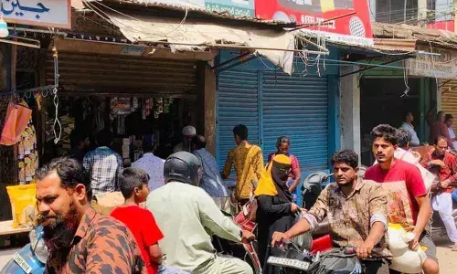 Charminar: Panic continues on day 2 of lockdown