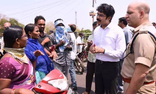 Kakinada: Public transport banned in district said D Muralidhar Reddy Kakinada: Public transport banned in district said D Muralidhar Reddy