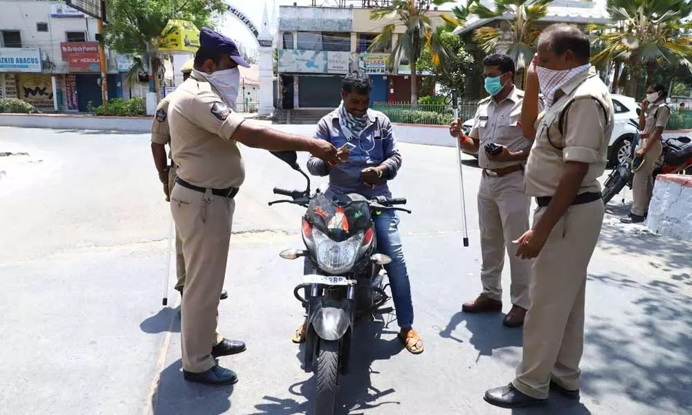 Tirupati: Police face tough task to disperse people