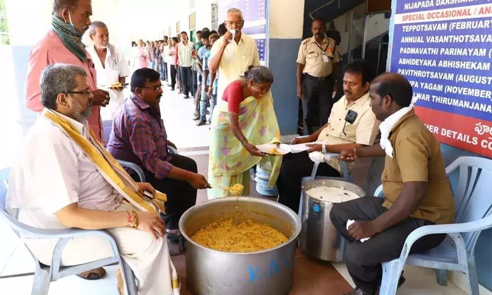 Tirupati Municipal Corporation provides food, accommodation to poor