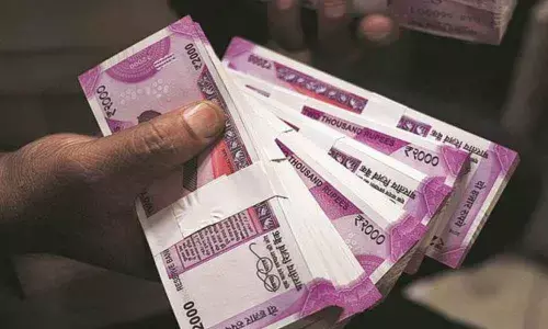 Petrol pump manager flew away with Rs 30 lakh cash in Narasaraopeta