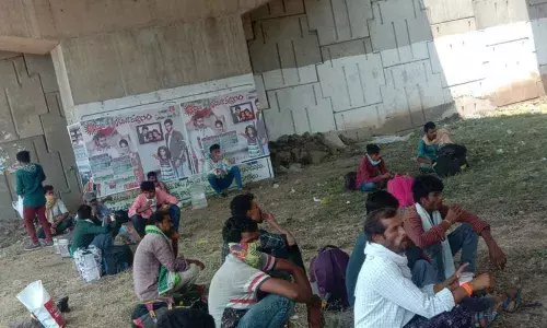 Andhrapradesh: Evading checks, 97 members native from Prakasam and Guntur reached their places