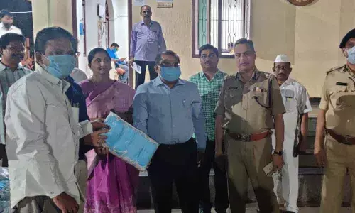 Vijayawada: Indian Oil provides 10,000 masks, sanitisers