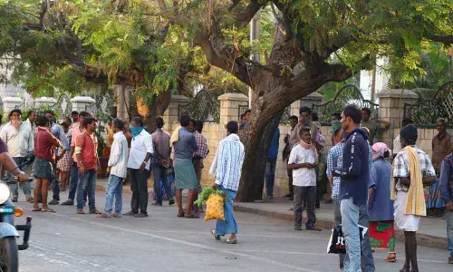 Tirupati: Corona hits migrated labourers badly