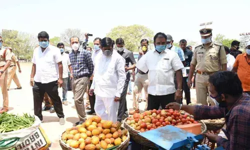 Telangana: Minister G Jagadish Reddy takes stock of situation in Nalgonda, Bhongir