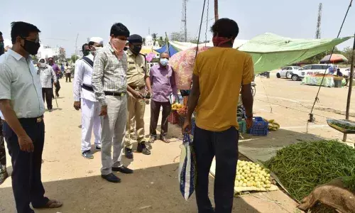 Nizamabad: No entry for vehicles from Maharashtra announced by Collector C Narayana Reddy