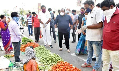 Karimnagar: Minister Gangula Kamalakar angry with people for not maintaining social distance