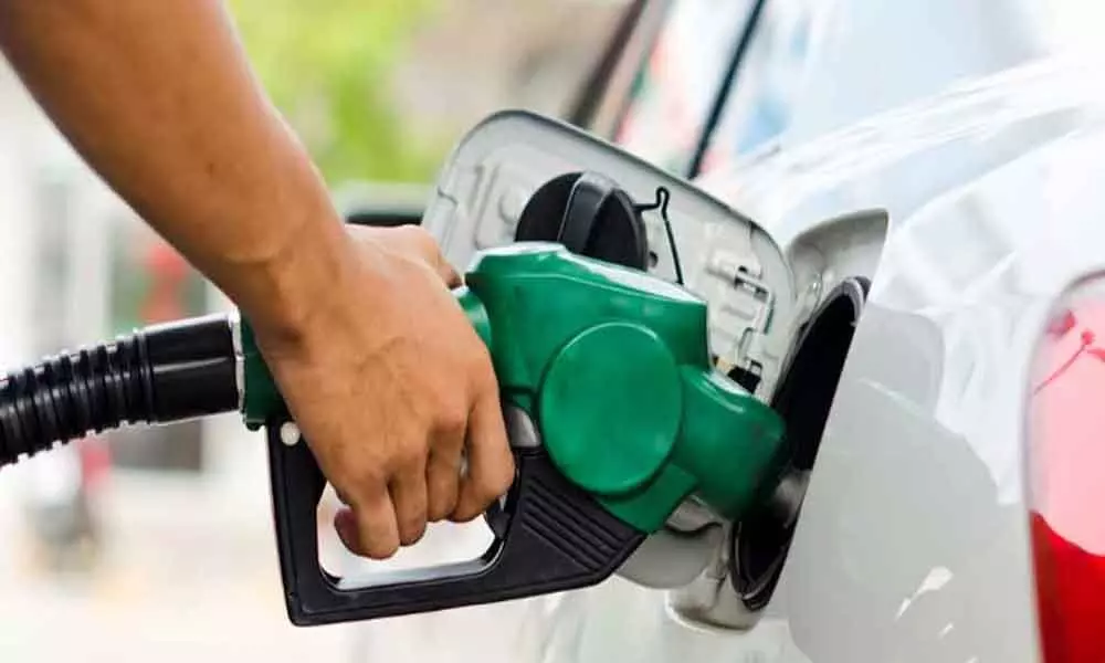 Despite fall in crude oil prices, petrol prices have remained steady on March 26