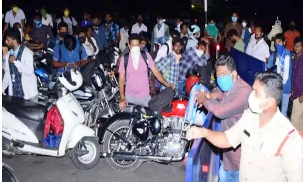 Coronavirus lockdown: Andhra natives blocked at borders, shifted to quarantine later