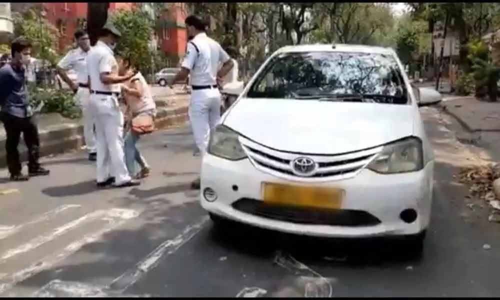 Woman bites police officer who stops her for violating lockdown rules in Kolkata