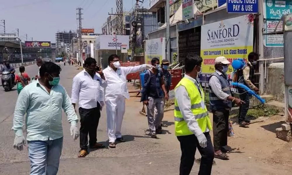 Hyderabad: Anti-Corona steps checked by corporator Janaki Ramaraju in Kukatpally