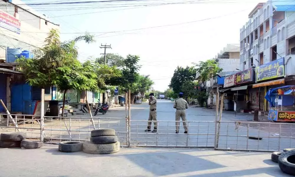 Kurnool: Lockdown on the fourth day, People stay at homes