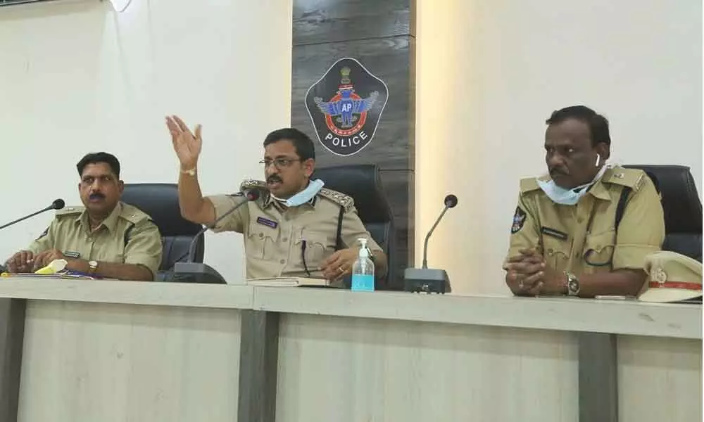 Guntur: Urban Superintendent of Police PHD Ramakrishna says to maintain social distance in the Rythu Bazaars
