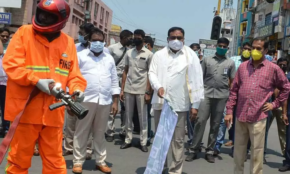 Warangal: Panchayat Raj Errabelli Dayakar Rao told People not to panic