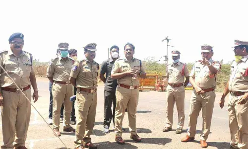 Hyderabad: Lockdown should be complete said IG Stephen Ravindra in Zaheerabad