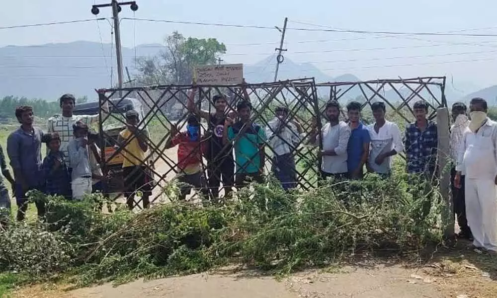 Srikakulam: People block roads voluntarily in villages