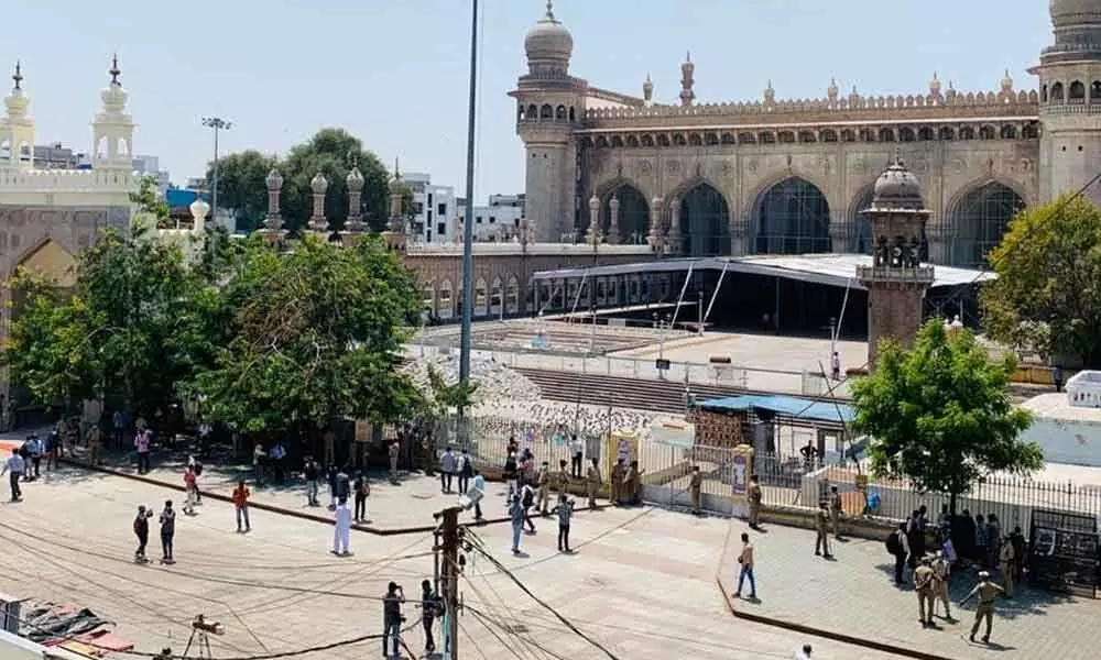 Hyderabad: City mosques wear a deserted look in Charminar