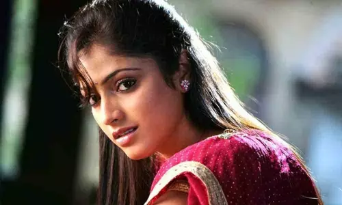 Kannada Actress Watching Shankar Nags Malgudi Days To Kill Time