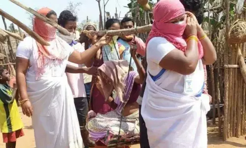 Kothagudem: Asha, ANM workers rescue a pregnant lady