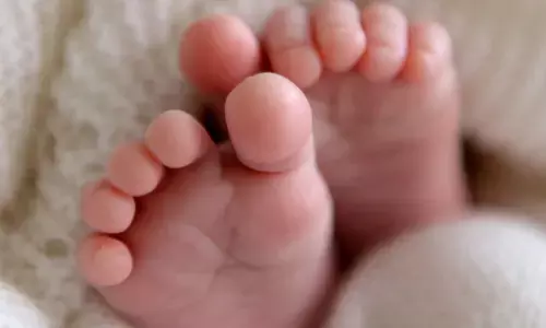 Border shut, woman gives birth in ambulance