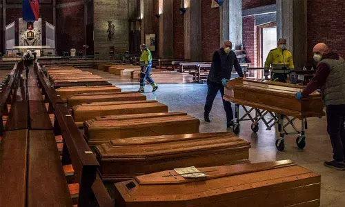 Italy tops toll, over 1,000 die in a day