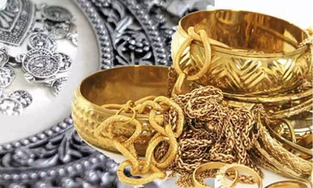 Gold price hiked by Rs 490, silver dropped by Rs 90 today in Hyderabad & Delhi