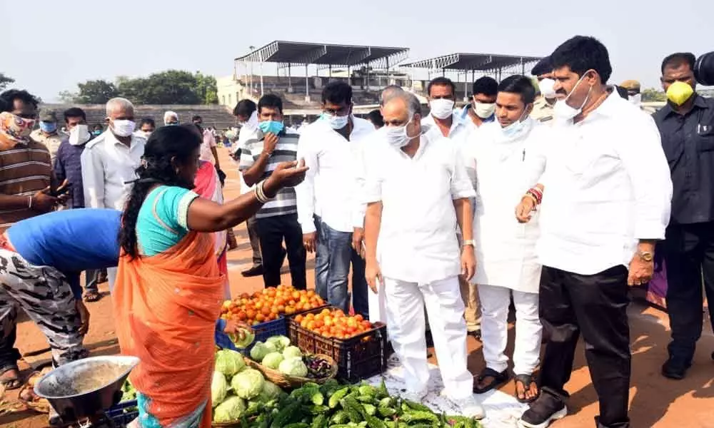 Minister Avanthi Srinivas inspect Rythu bazaar in Vizag