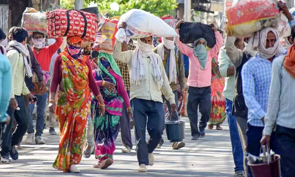3,000 migrant workers going on foot stuck at Maha-Guj border