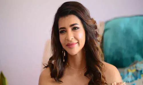 Manchu Lakshmi takes Chiranjeevis side