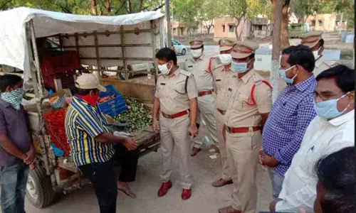 Kadapa: Police organizing mobile vegetable markets