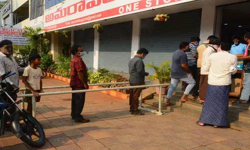 Rajamahendravaram: Excise Inspector Trinath Rao caught carrying liquor in the car