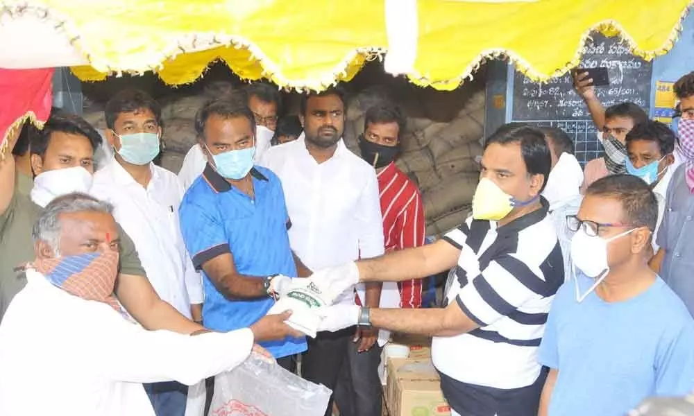 Kadapa: Free rice distribution, Over 1.06 lakh people covered in the first phase