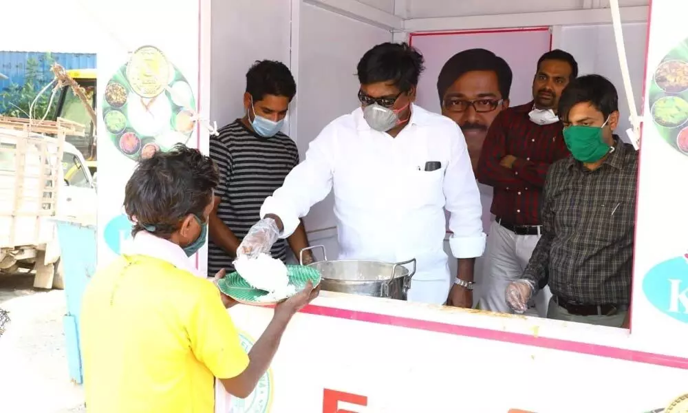 Minister Ajay distributes free food to migrant workers at Khammam