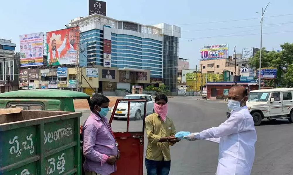 Hyderabad: Bandi exhorts BJP workers to feed lockdown-hit people