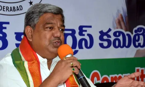 KCR wrongly mixing up Corona epidemic with States finances: Congress