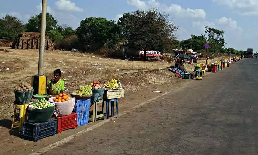 Fruit vendors refuse to sell fruits through hawkers in Chittoor city