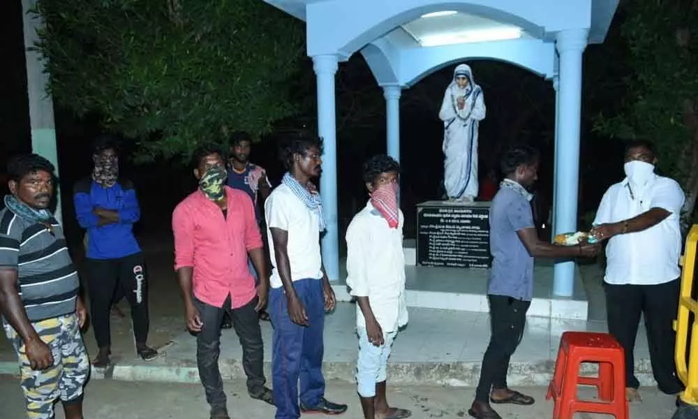 Vizianagaram: Migrant fishermen quarantined at engineering college