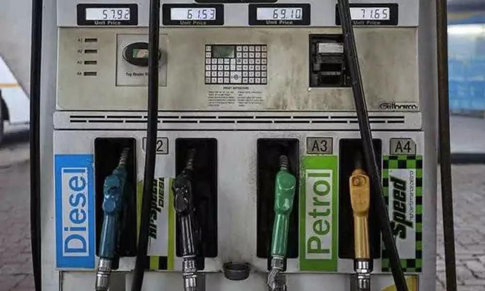 Petrol, diesel prices today remain stable at Hyderabad, Delhi, Mumbai - 1 April 2020