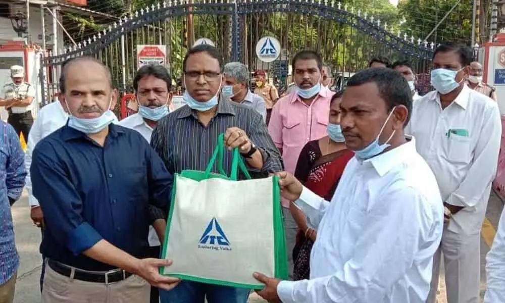 Bhadrachalam: Whip distributes food packets to the needy